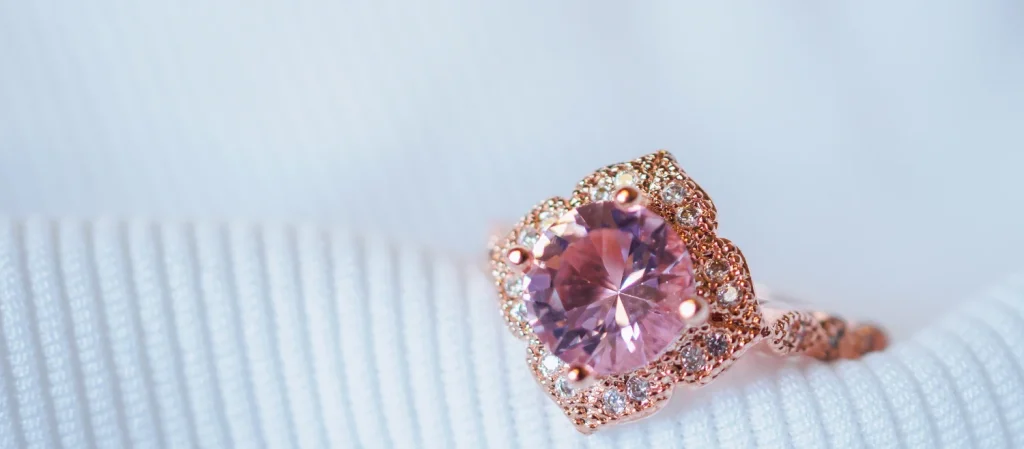 Doğal ve Laboratuvar Üretimi Pembe Pırlantaların Farkları
